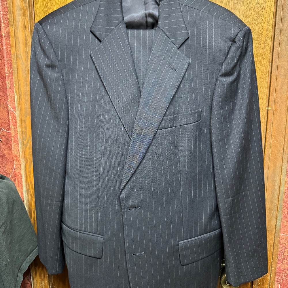 Brooks Brother 100% Wool Suit 40R Dark Navy with pinstripes